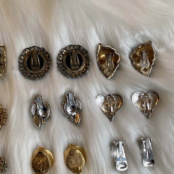 LARGE LOT VINTAGE EARRINGS (FURSTENBERG, TRIFARI, KJL, LEE, KRAMER, ROBERT) - Picture 6 of 16